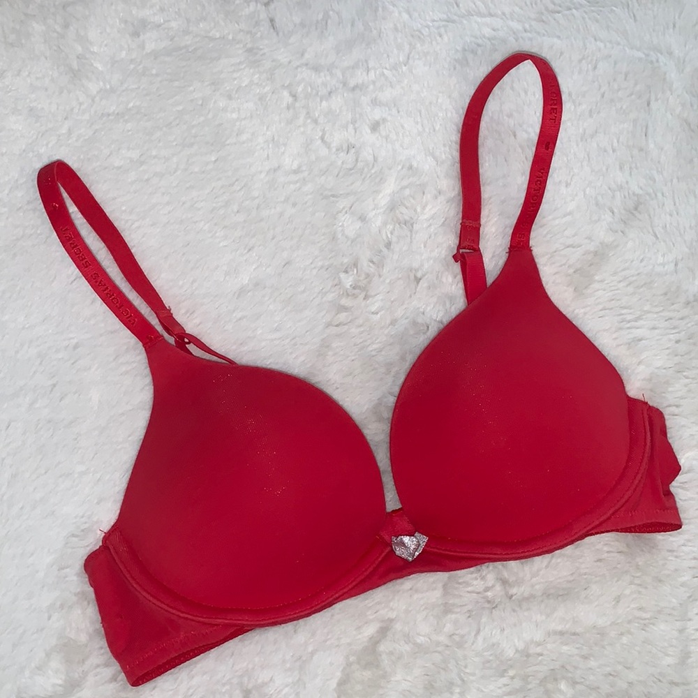 32B Victoria’s Secret 92% cotton plunge red bra